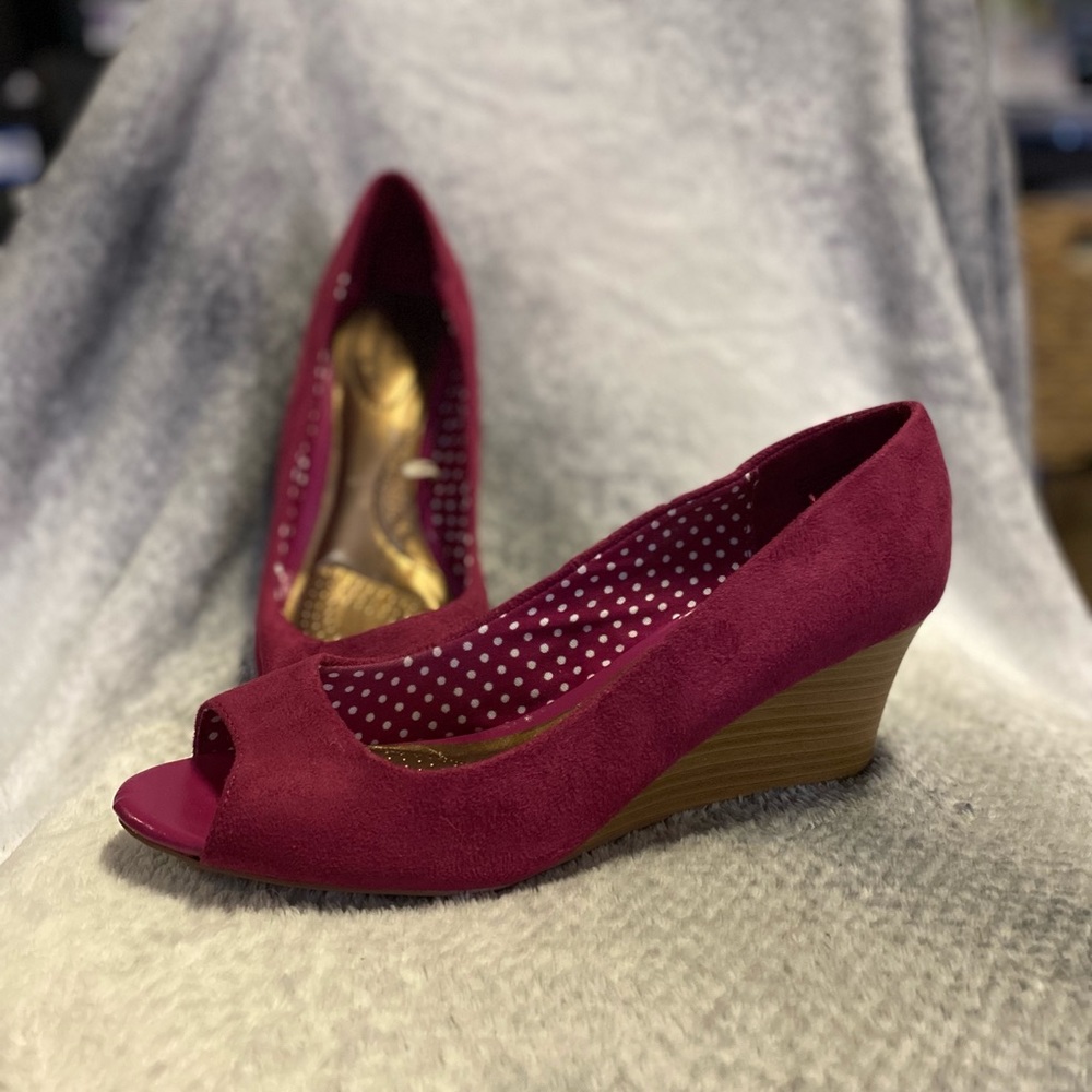 Dexflex Comfort wedges! Size 9W. New w/o tags